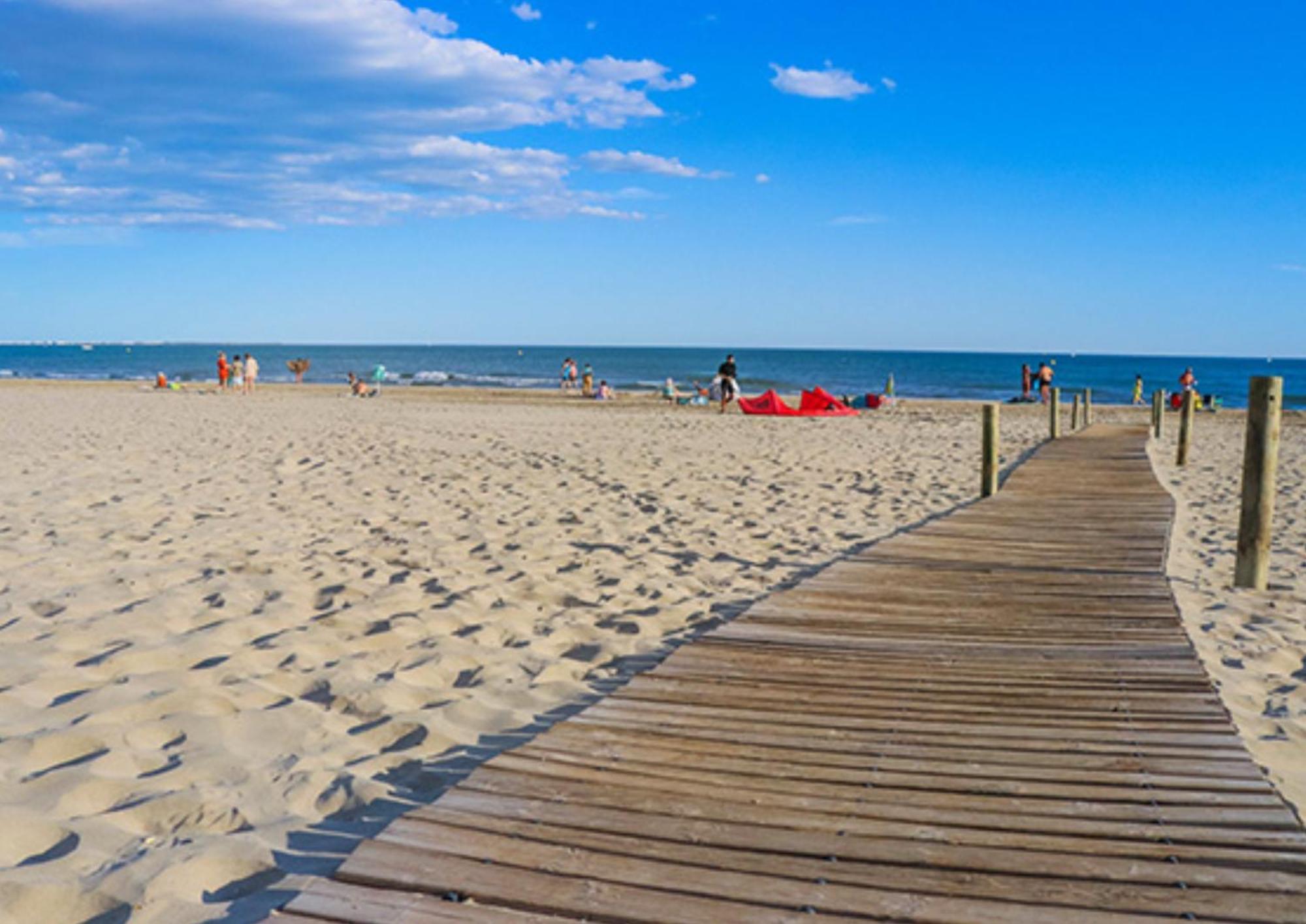 Le Farniente: Beachside Retreat with Terrace, Wi-Fi & Parking La Grande-Motte Exterior photo